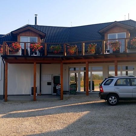 Penzion Conti Trencianska Tepla Exterior photo