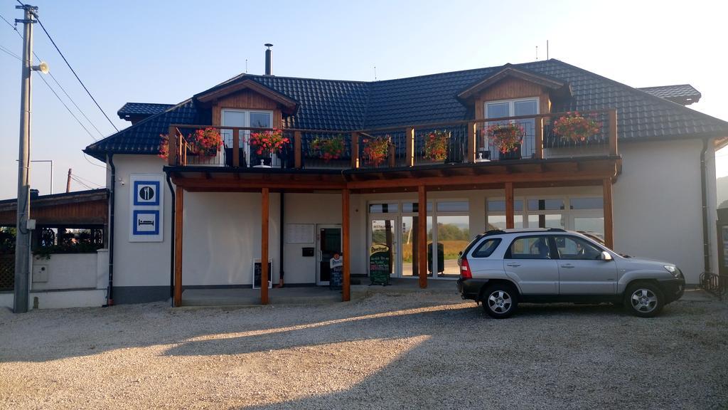 Penzion Conti Trencianska Tepla Exterior photo
